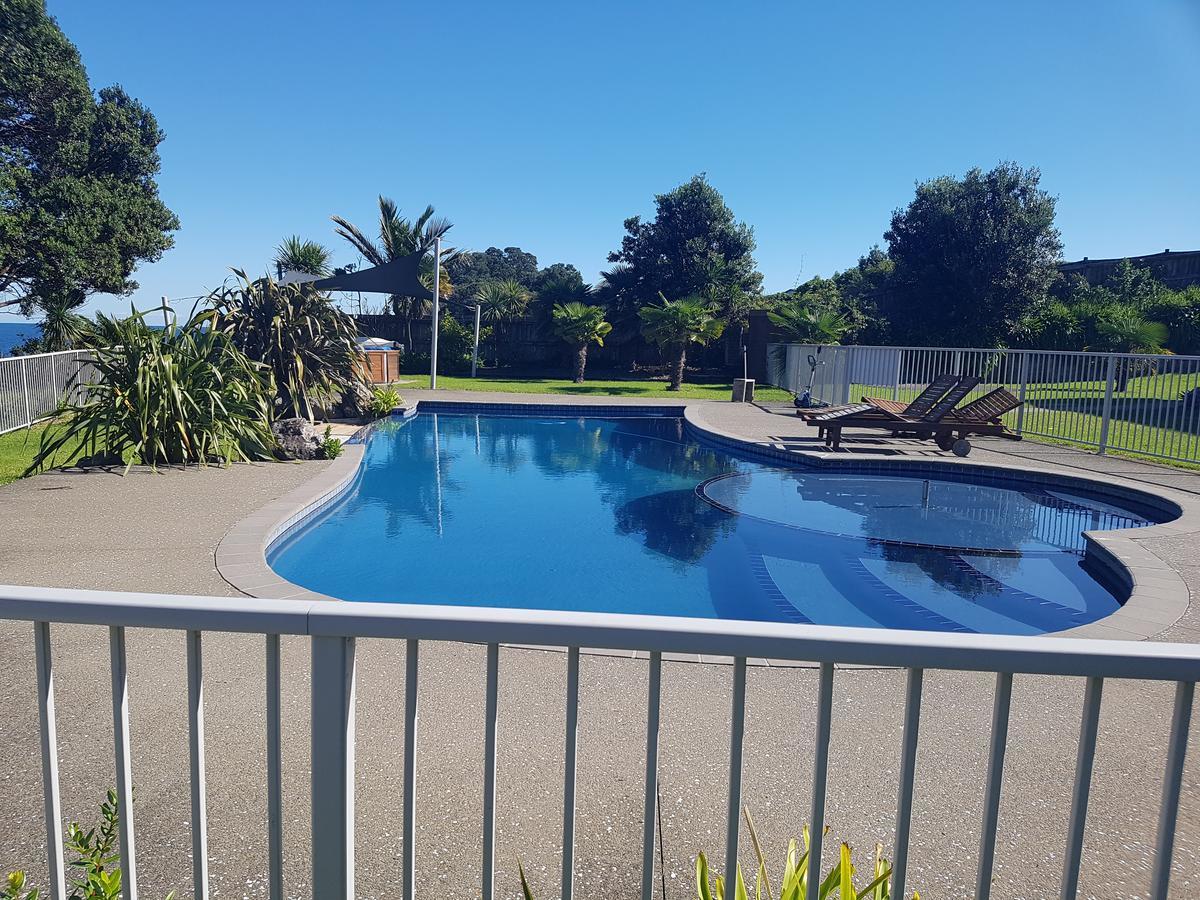 Te Kaha Beach Hotel Exterior foto