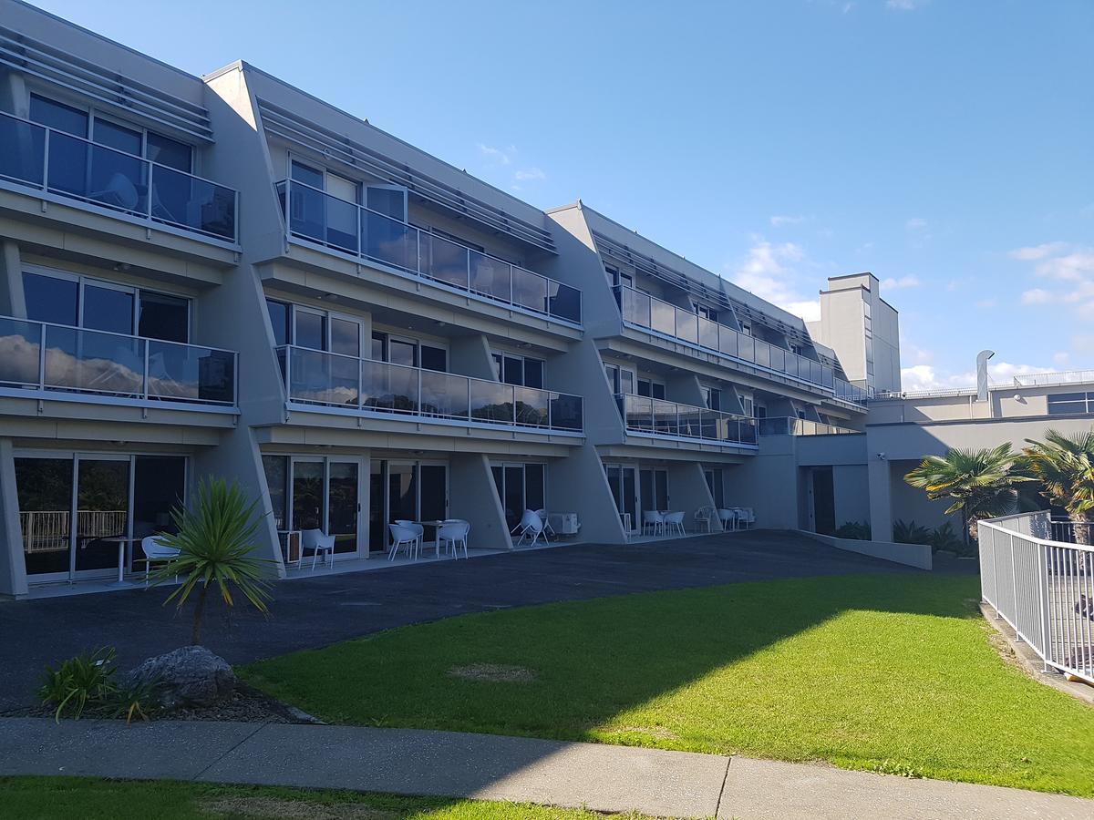 Te Kaha Beach Hotel Exterior foto