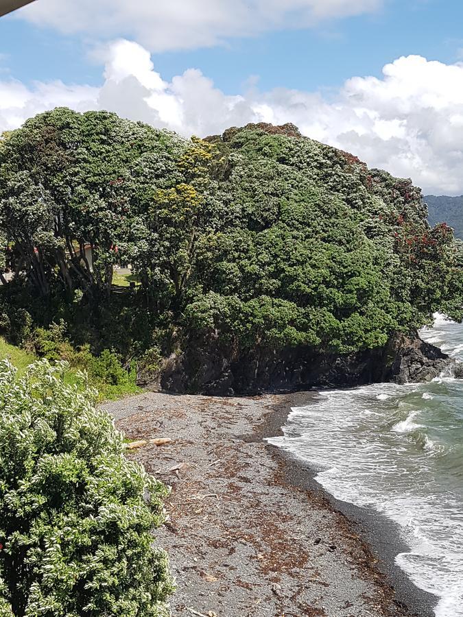 Te Kaha Beach Hotel Exterior foto