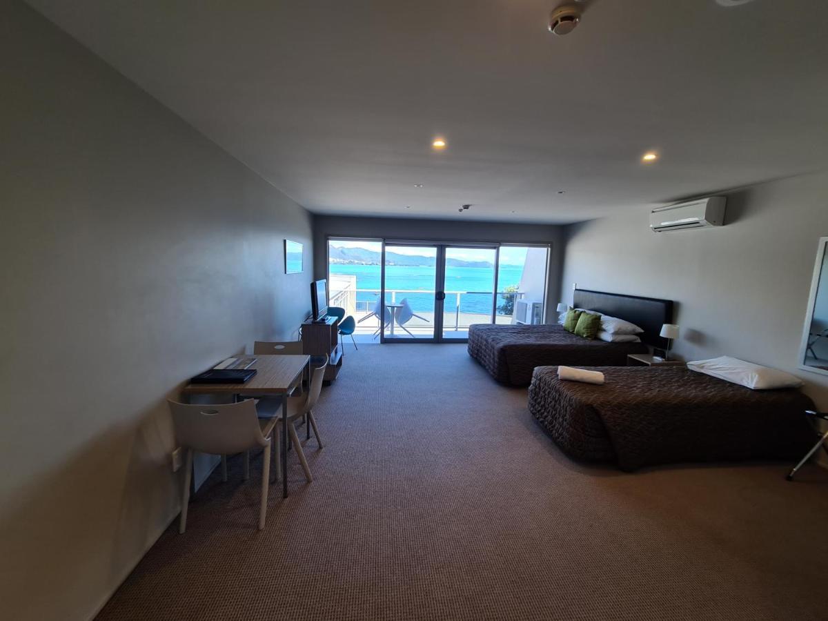 Te Kaha Beach Hotel Exterior foto
