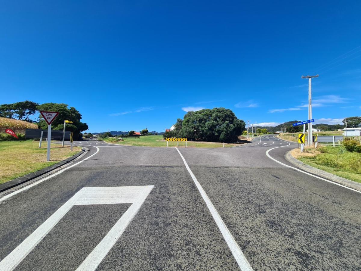 Te Kaha Beach Hotel Exterior foto